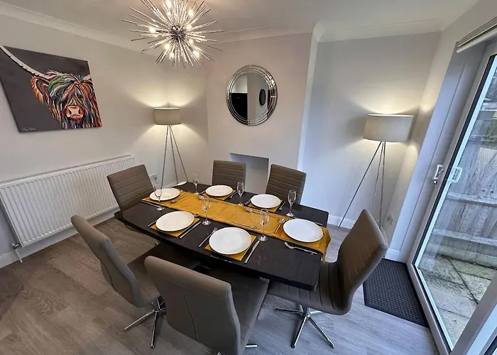 City Centre Home In Canterbury With Free Parking