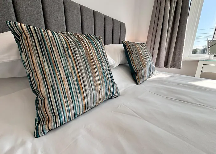 City Centre Home In Canterbury With Free Parking