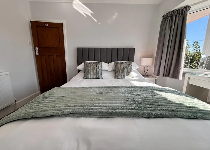 City Centre Home In Canterbury With Free Parking