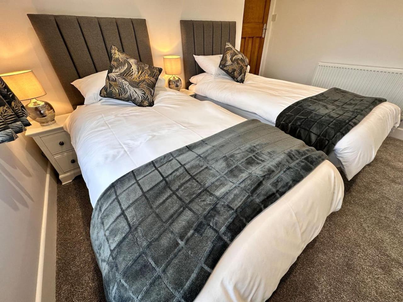 Centre In With Free Parking Holiday home *