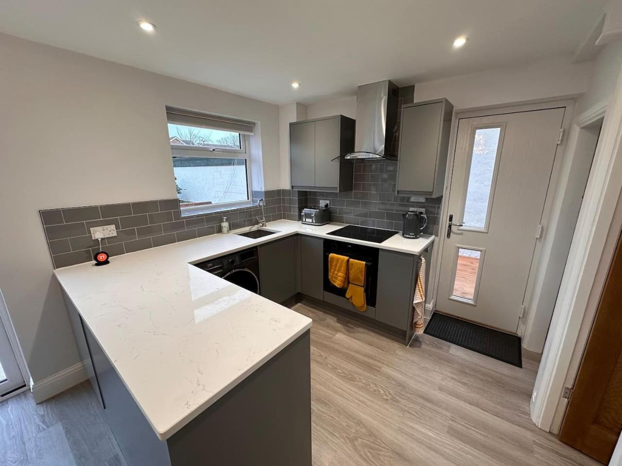 Centre In With Free Parking Holiday home *
