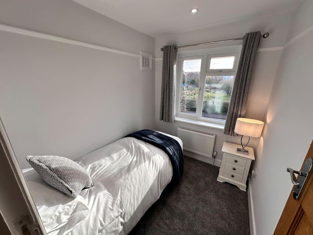 Centre In With Free Parking Holiday home *