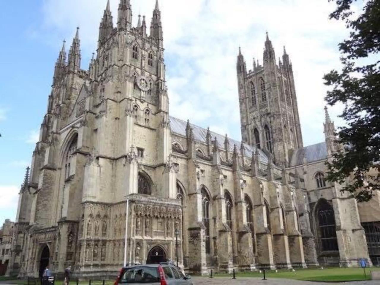 Centre In With Free Parking Holiday home