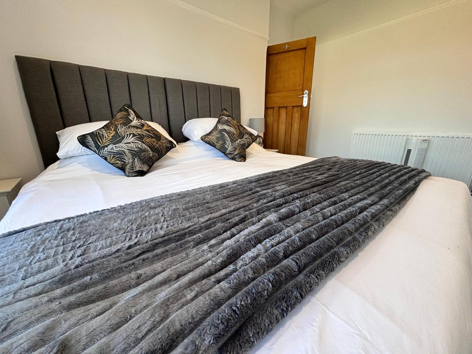Centre In With Free Parking Holiday home *